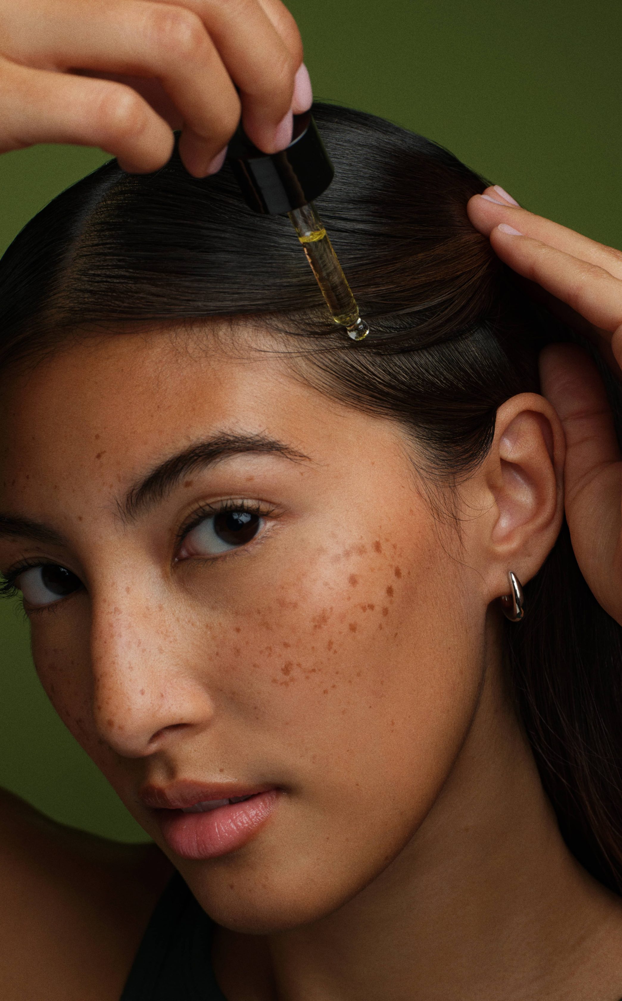 Close-up-of-a-model-using-Prose-Custom-Scalp-Serum-on-their-scalp-scaled-1.jpg